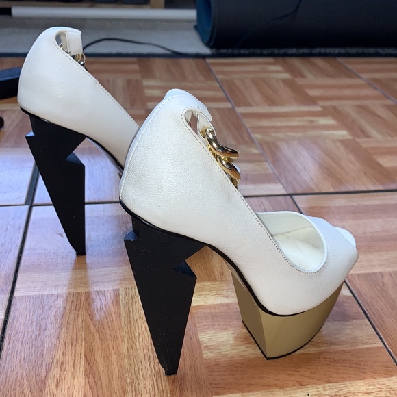 Privileged Mercer Heels w/Gold Chain - GUC 6.5 White/Gold/yellow/black - Picture 10 of 10